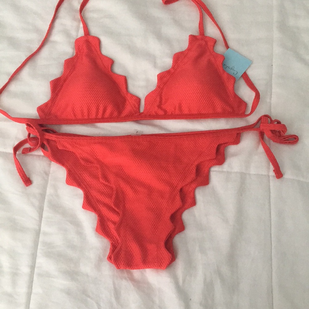 CUPSHE Scalloped red bikini